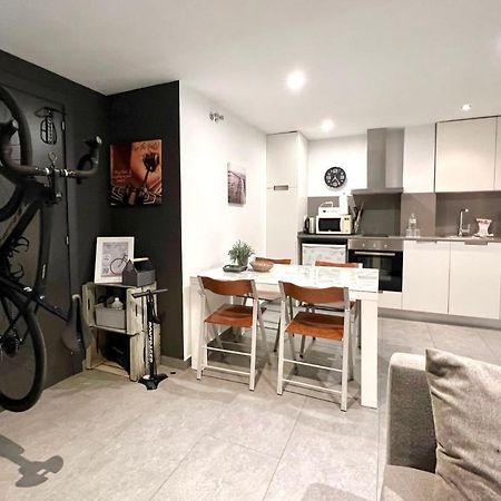 Flateli Montjuic Apartment Girona Ngoại thất bức ảnh
