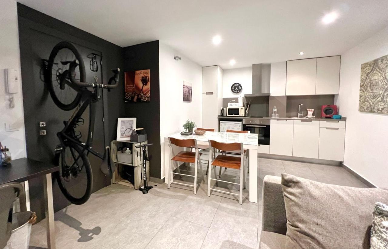 Flateli Montjuic Apartment Girona Ngoại thất bức ảnh